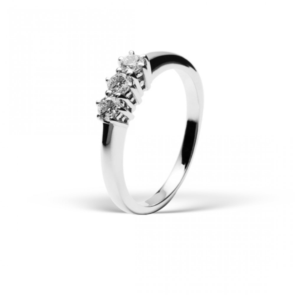 Anello in oro e diamanti TRI-014