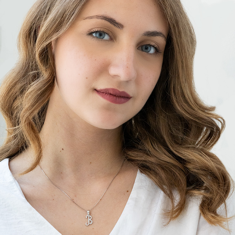 Pendente Lettera in Oro e Diamanti <br><h6>MIRIAM</h6> - immagine 2