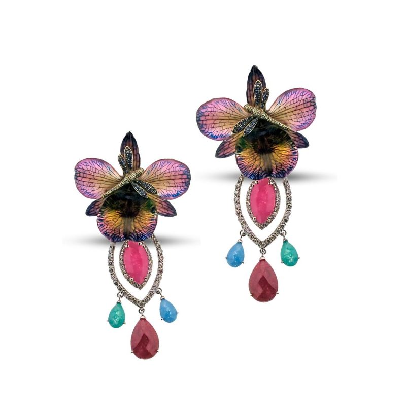 Orecchini Libellula in Oro 750 incastonati con Brillanti, Zaffiri e Tzavorite, montati con Pietre giade e Orchidee vere.