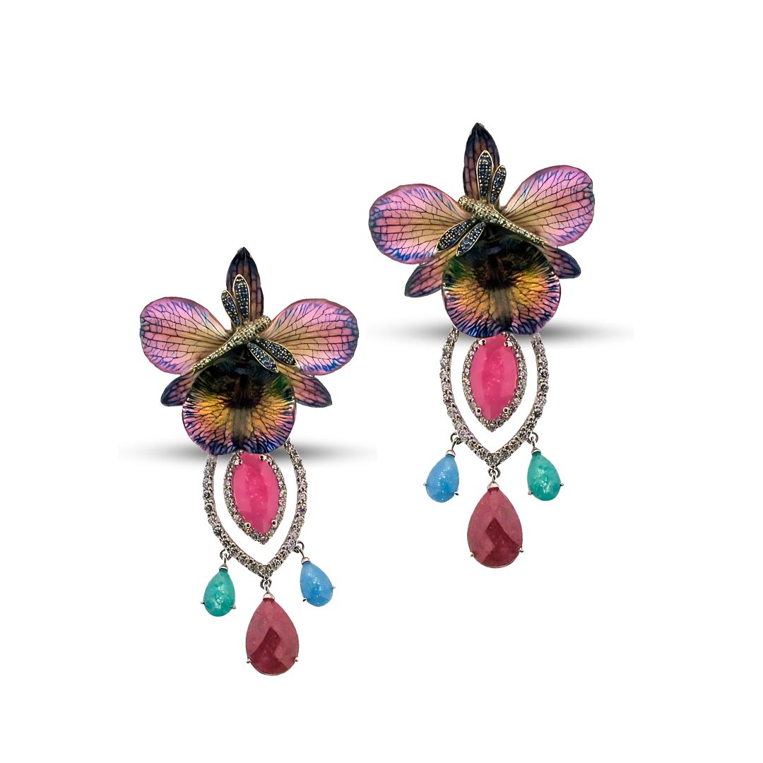 Orecchini Libellula in Oro 750 incastonati con Brillanti, Zaffiri e Tzavorite, montati con Pietre giade e Orchidee vere.