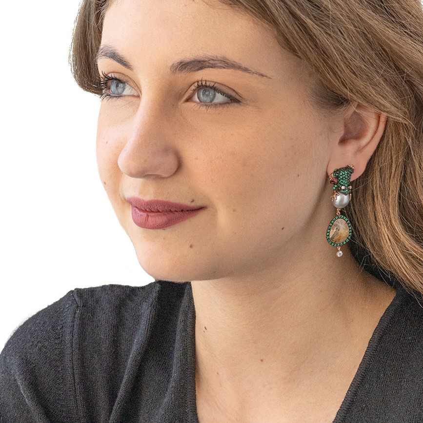 Orecchini Rana in Argento con Pietre preziose, Perle e Quarzo fumé <br><h6>MOD.OR RANA PERLA</h6> - immagine 4
