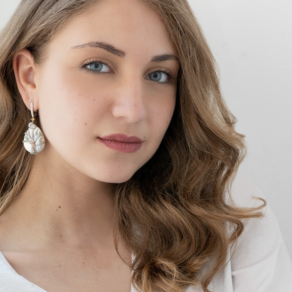 Orecchini in Oro con Perla, Diamanti, Zaffiri e Tzavorite <br><h6>FLO-003 OR</h6> - immagine 5