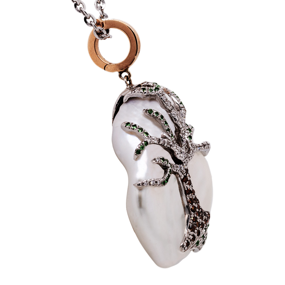Pendente in Oro con Perla, Diamanti e Tzavorite <br><h6>FLO-003 CION</h6> - immagine 2