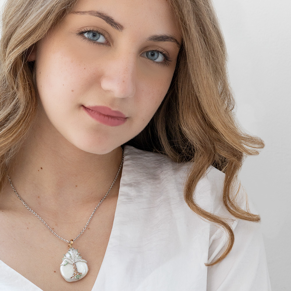 Pendente in Oro con Perla, Diamanti e Tzavorite <br><h6>FLO-003 CION</h6> - immagine 3