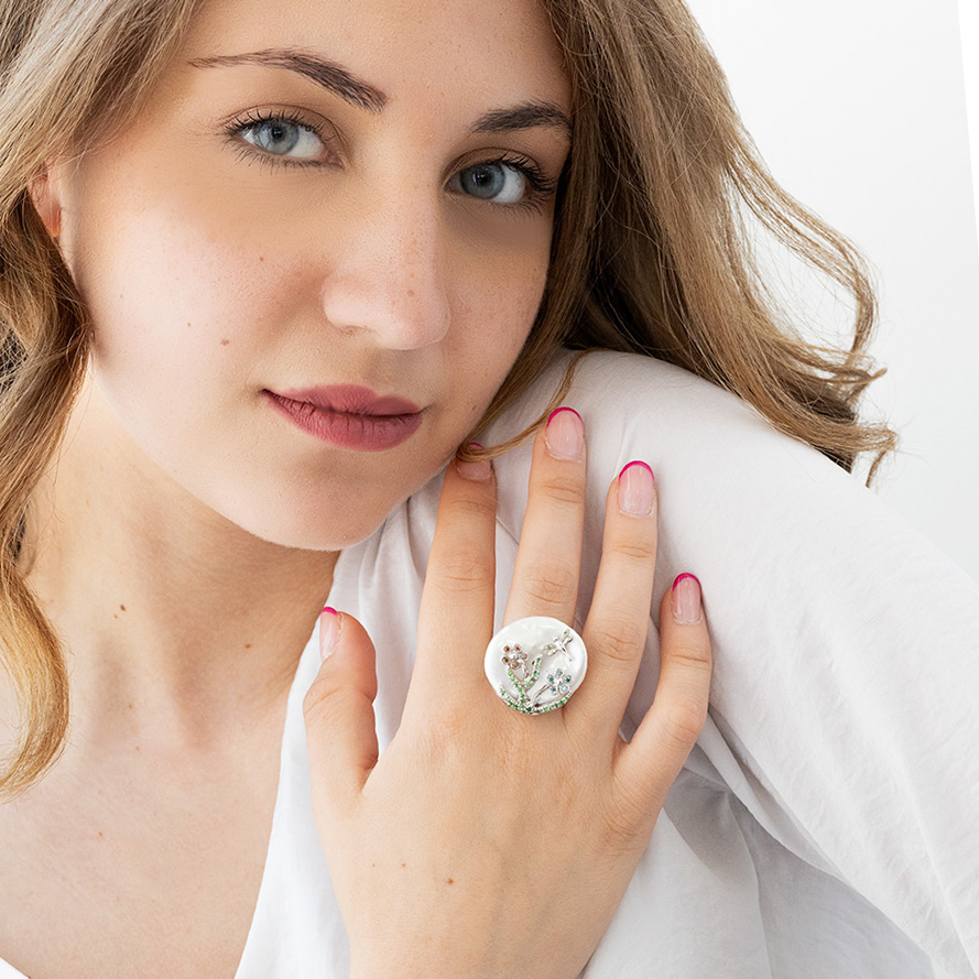 Anello in Oro con Perla, Diamanti e Tzavorite <br><h6>FLO-005 AN</h6> - immagine 2