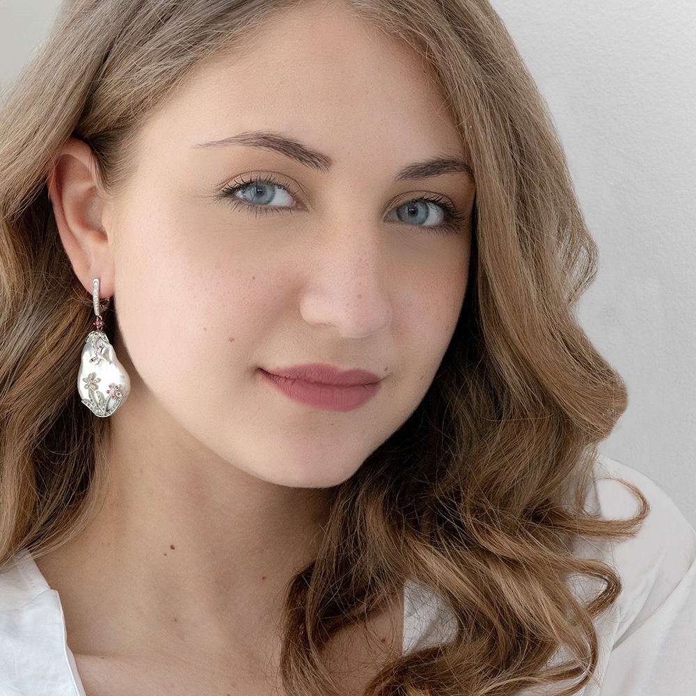 Orecchini in Oro con Perla, Diamanti, Smeraldi e Tzavorite <br><h6>FLO-004 OR</h6> - immagine 2