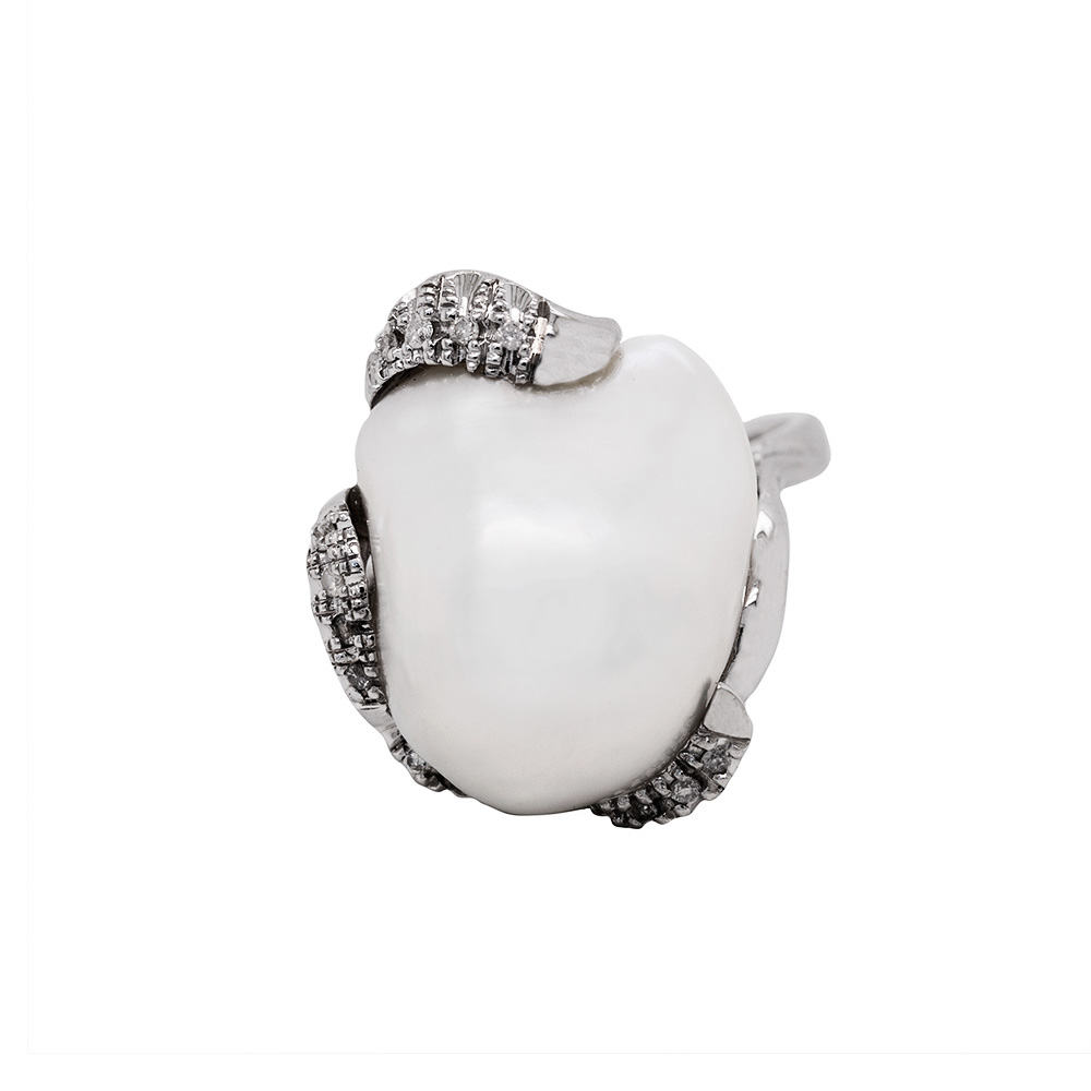 Anello con perla coltivata in oro e diamanti