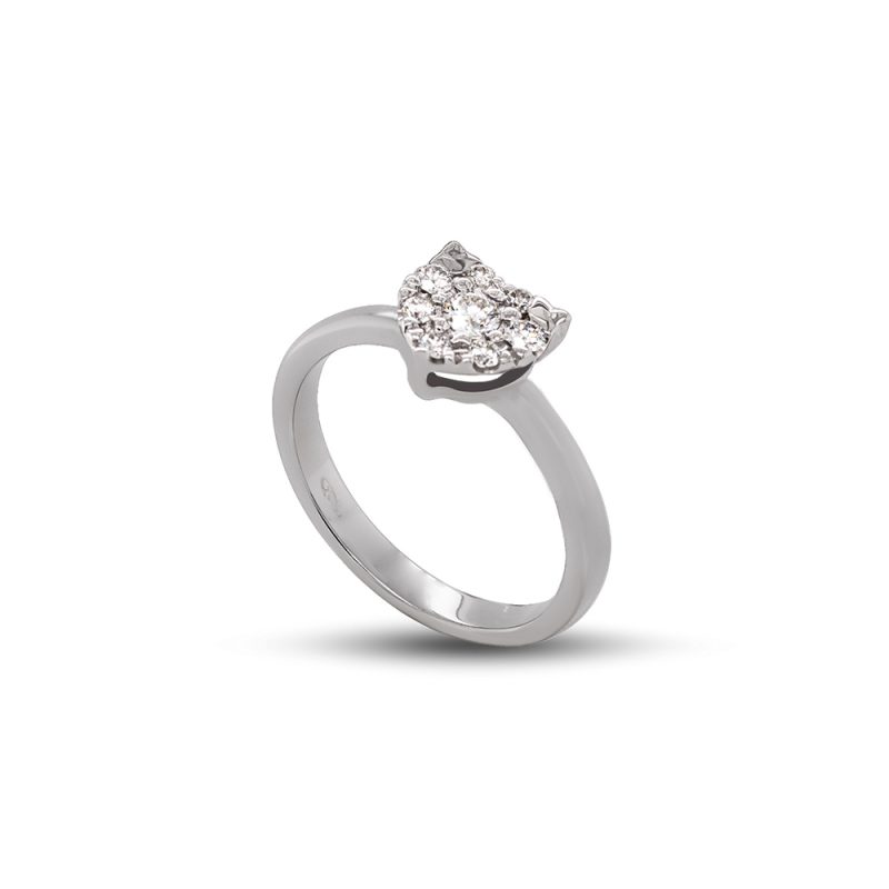 Anello in oro con diamanti