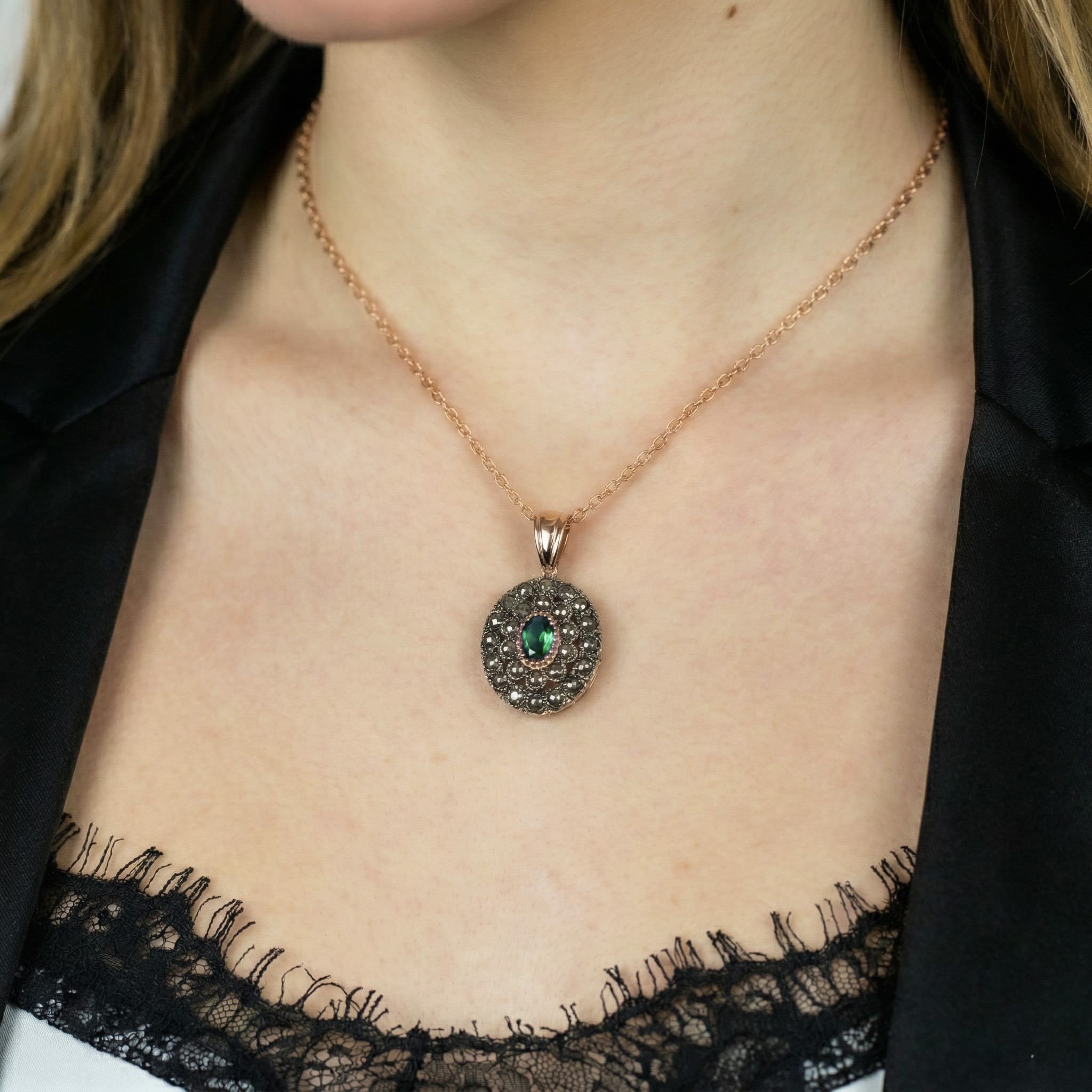 Pendente in Oro e Argento con Diamanti rose coronè e Pietre preziose <br><h6> PAR.ST.ANT.OV CION </h6> - immagine 2