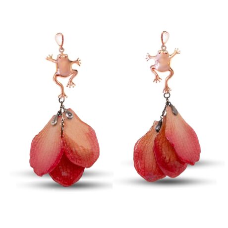 Orecchini con Rana in Argento Rosa 925 e Petali veri.