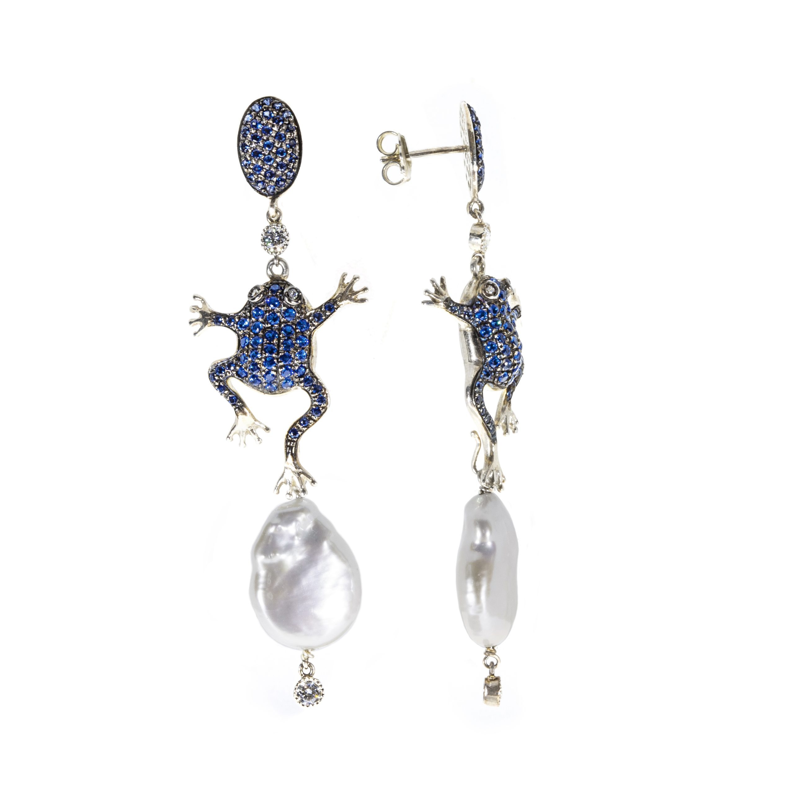 Orecchini Rana in Argento Bianco 925 incastonata con Zirconi blu montata con Perle coltivate.