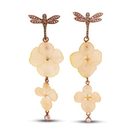 Orecchini in Argento Rosa 925 con libellula incastonata con Zirconi bianchi e verdi, montati con fiori veri.