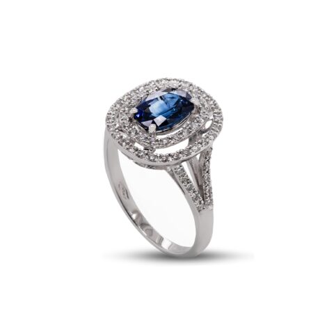 Anello in Oro Bianco 18 carati incastonato con Brillanti 0,51 carati e montato con Zaffiro 1,61 carati.