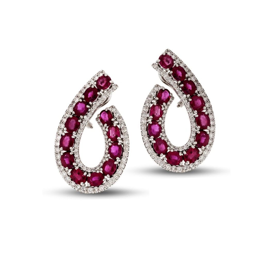 Orecchini in oro, diamanti e zaffiri