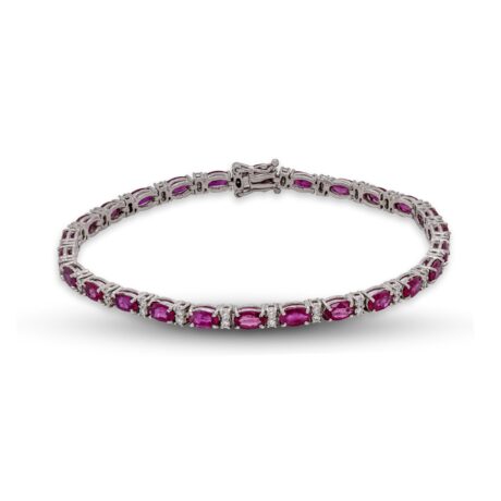 Oro Bianco 18 carati, Diamanti 0,66 carati e Rubini 7,75 carati.