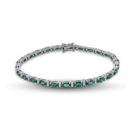 Oro Bianco 18 carati, DIamanti 0,70 carati e Smeraldi 5,02 carati.