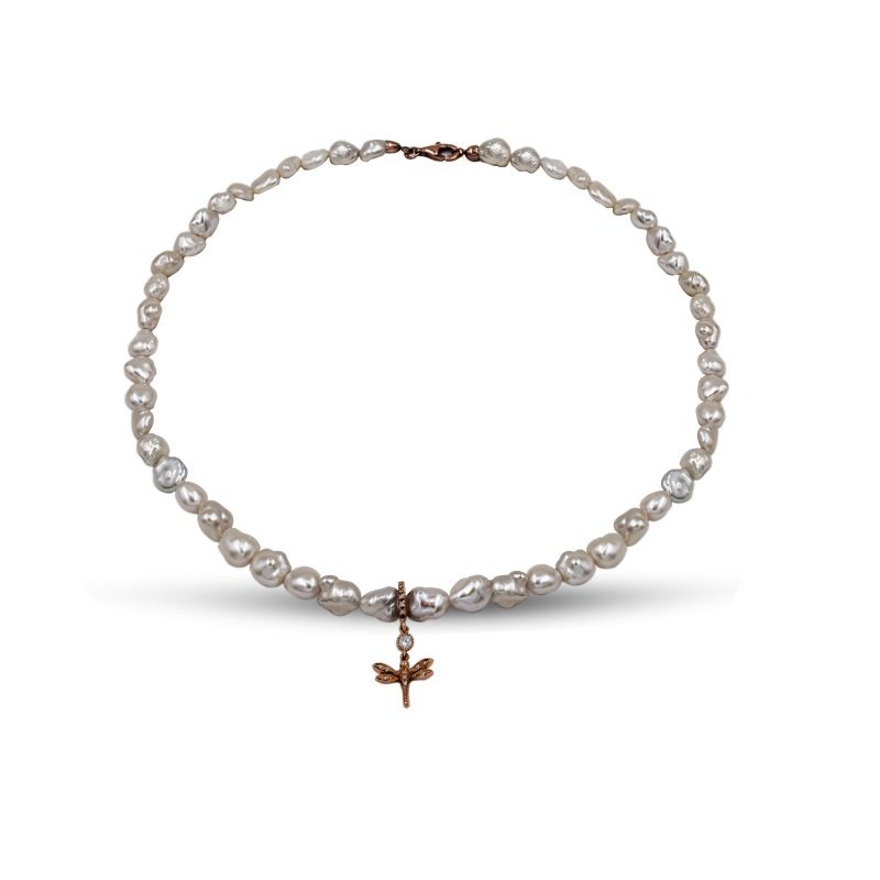 Collana di Perle coltivate d'acquadolce con Pendente Libellula in Argerto Rosa 925 incastonata con Zirconi bianchi.