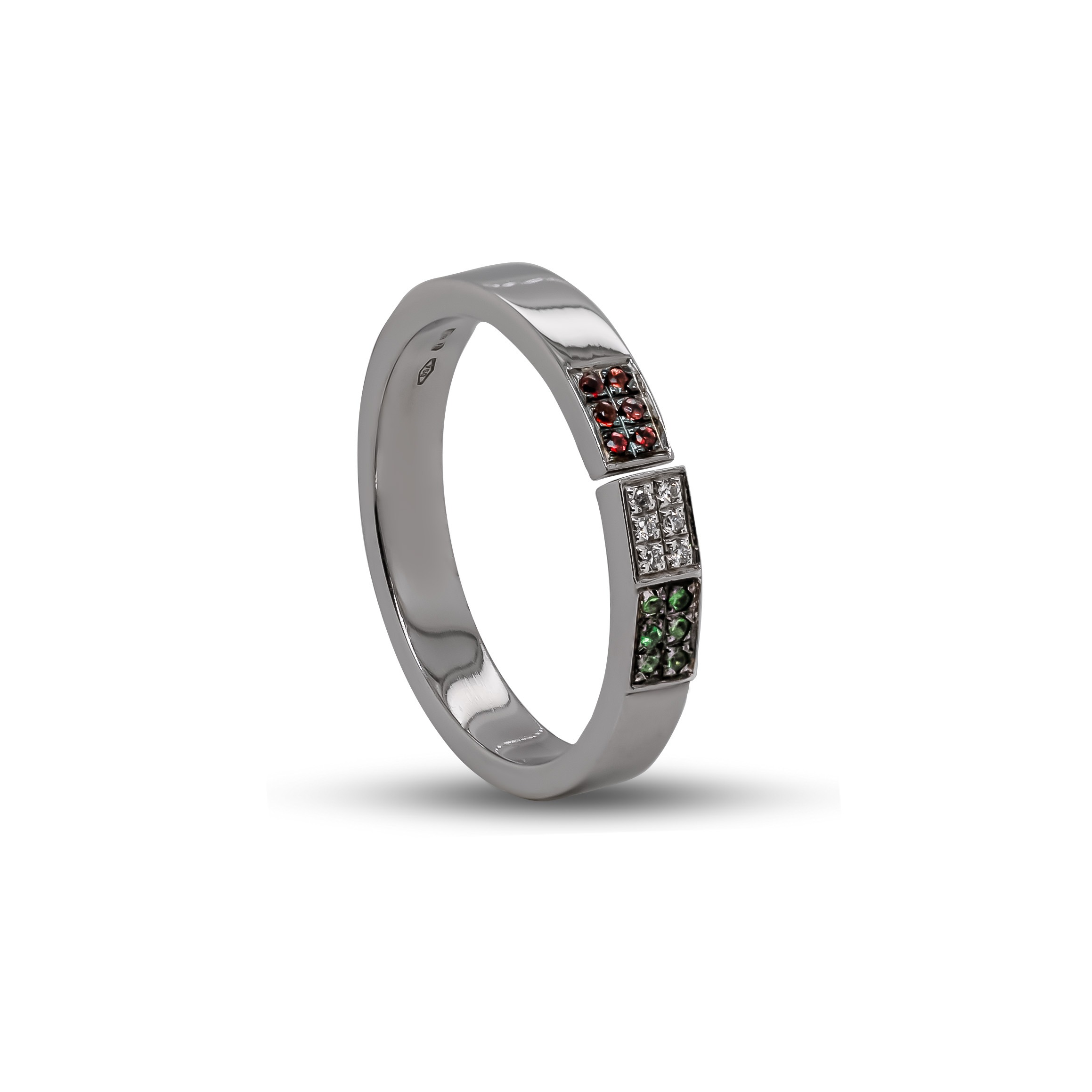 Anello in Oro 18 carati incastonato con Diamanti 0,03 carati, Zaffiro Orange 0,04 carati e Tzavorite o,04 carati.