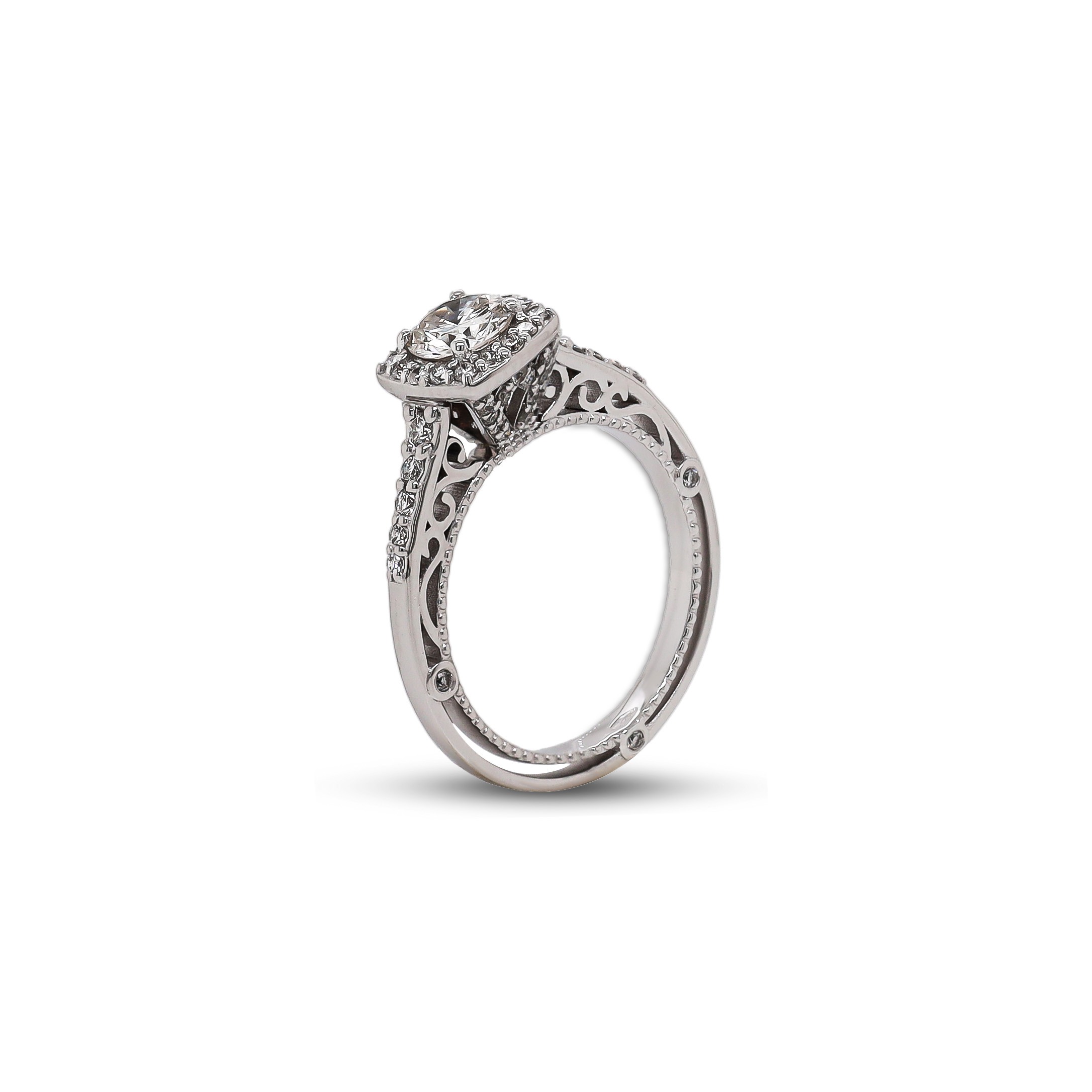 Anello in Oro bianco 18 carati incastonato con Diamanti centrale 0,55 carati e Diamanti laterali 0,48 carati