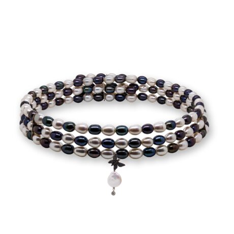 Collier in Argento 925 con Perle d'acquadolce con ciondolo a forma di Farfalla incastonato con Zirconi, montato con Perla coltivataCollier in Argento 925 con Perle d'acquadolce con ciondolo a forma di Farfalla incastonato con Zirconi, montato con Perla coltivata