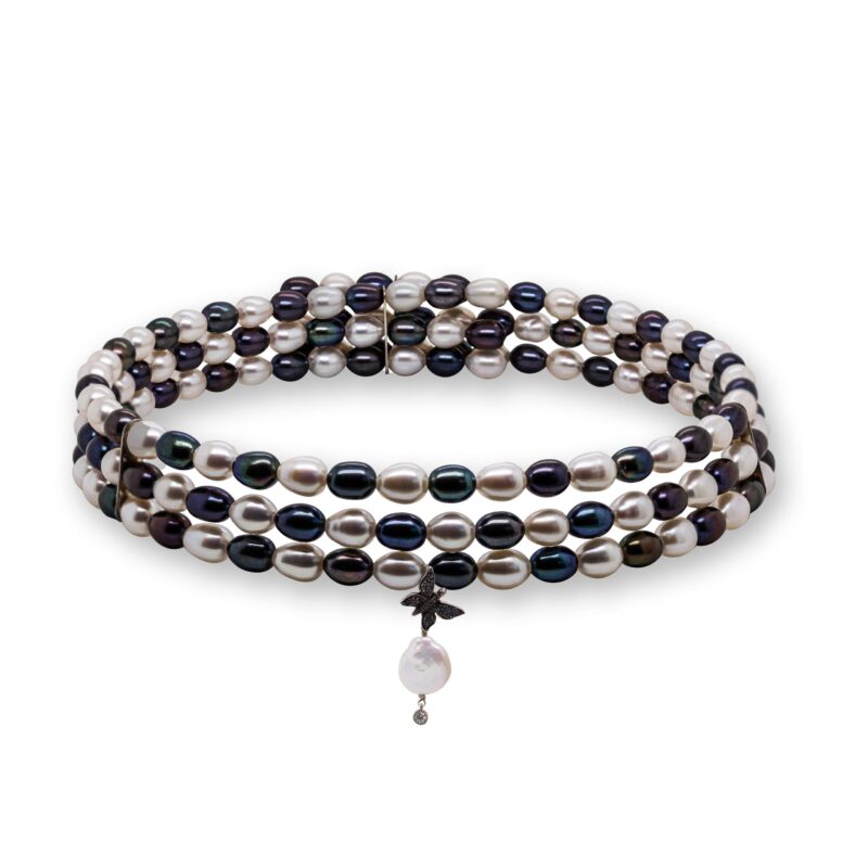 Collier in Argento 925 con Perle d'acquadolce con ciondolo a forma di Farfalla incastonato con Zirconi, montato con Perla coltivataCollier in Argento 925 con Perle d'acquadolce con ciondolo a forma di Farfalla incastonato con Zirconi, montato con Perla coltivata