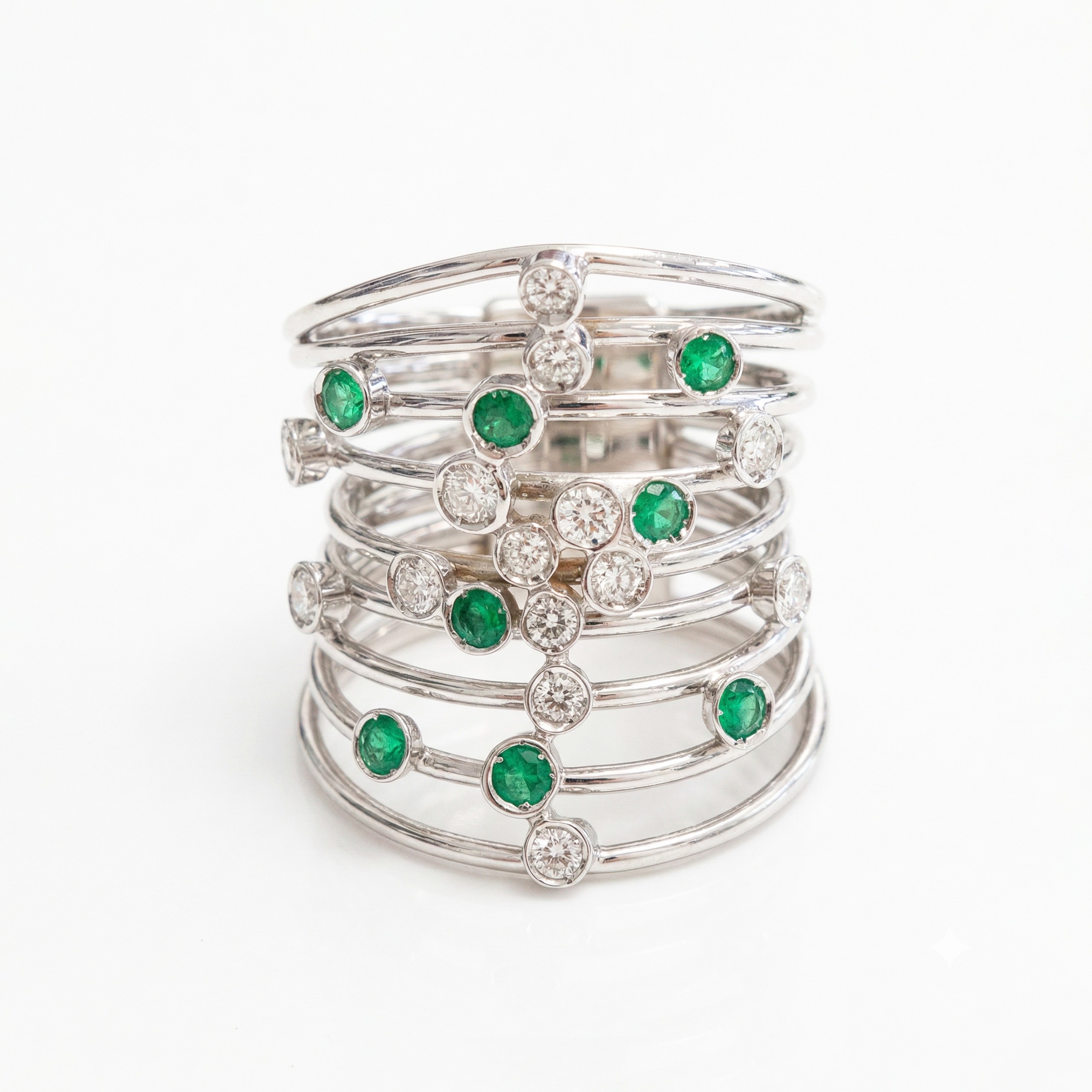 Anello in Oro 18 carati con Diamanti e Smeraldi